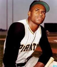 Best website Roberto Clemente kneeling waist up Pirates uniform looking up